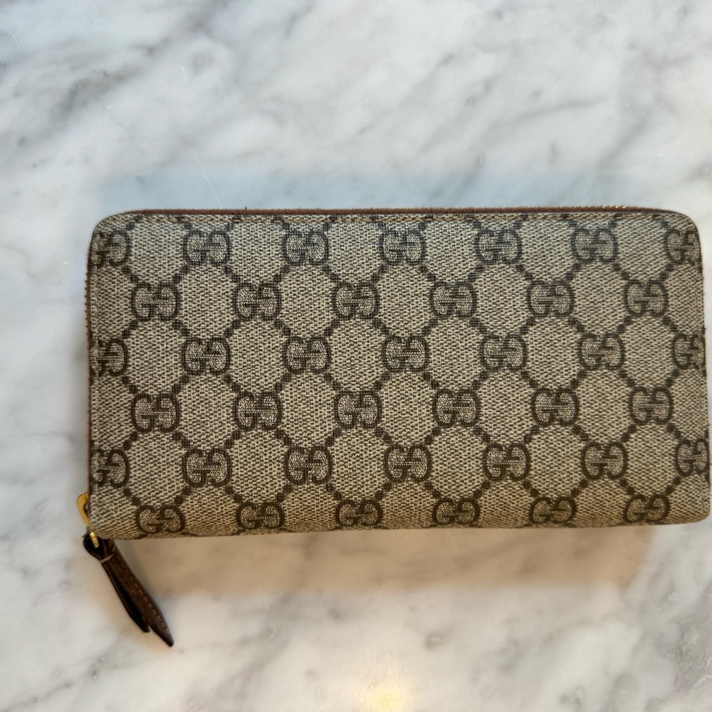 Gucci GG Supreme Tan Monogram Zip Around Wallet